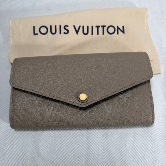 Louis Vuitton Sarah Wallet NM Tourterelle Grey Empreinte - Picture 2 of 9